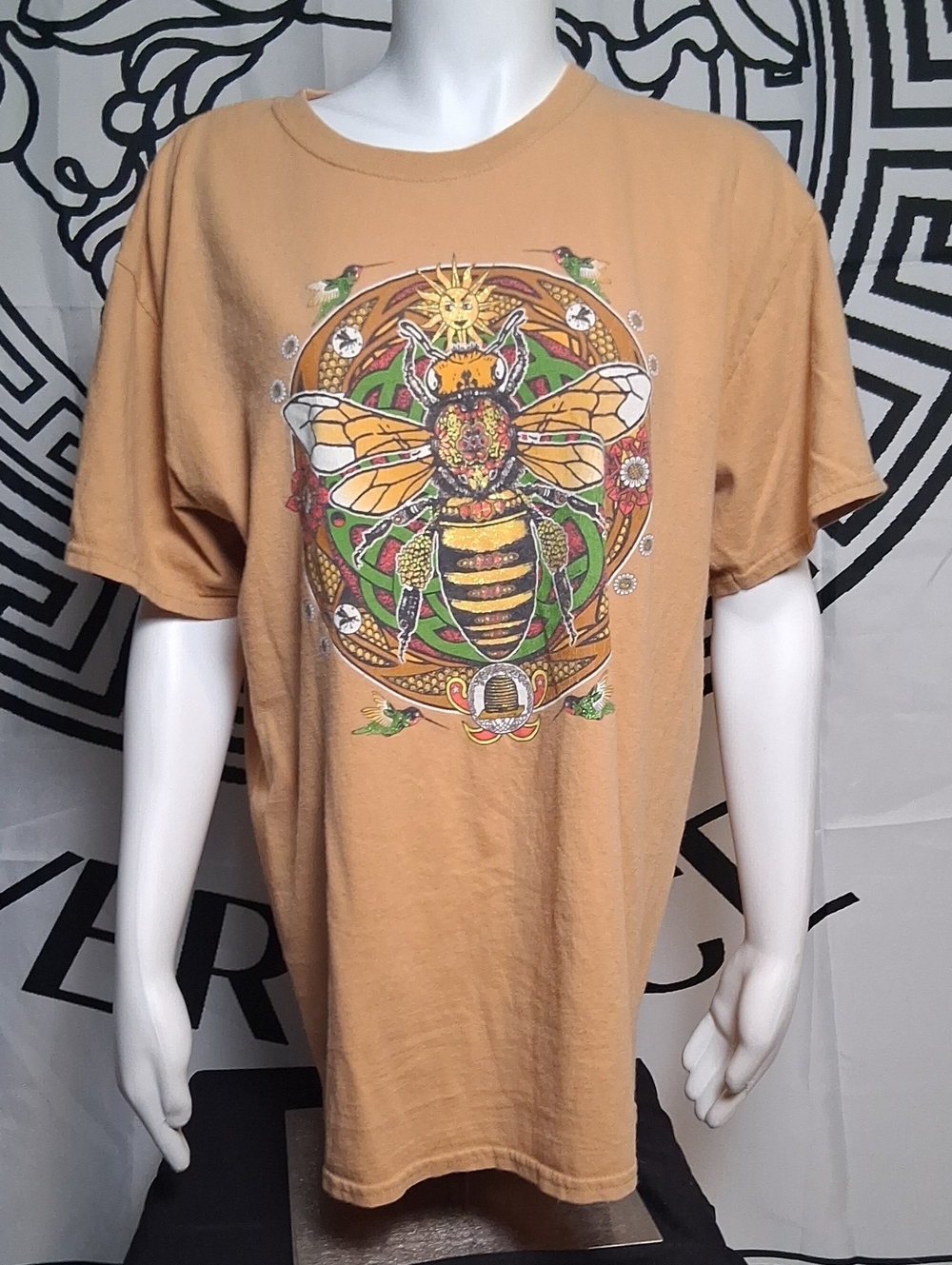 Gildan Tan Short-Sleeve Bee Graphic T-Shirt